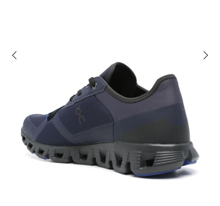 ON
SNEAKERS ON RUNNING