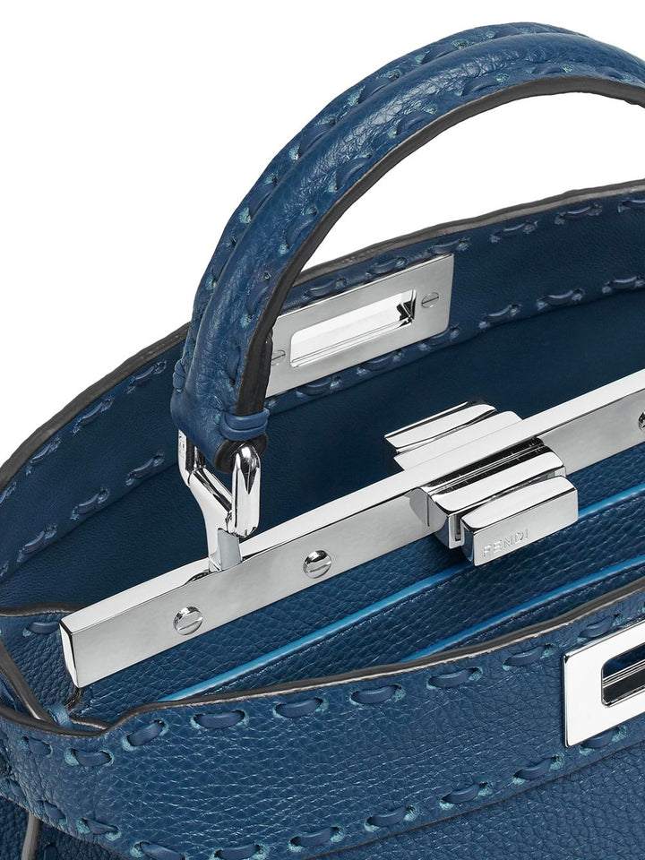 Fendi  Peekaboo ISeeU Medium Selleria
Borsa in Selleria blu cobalto con 722 impunture fatte a mano