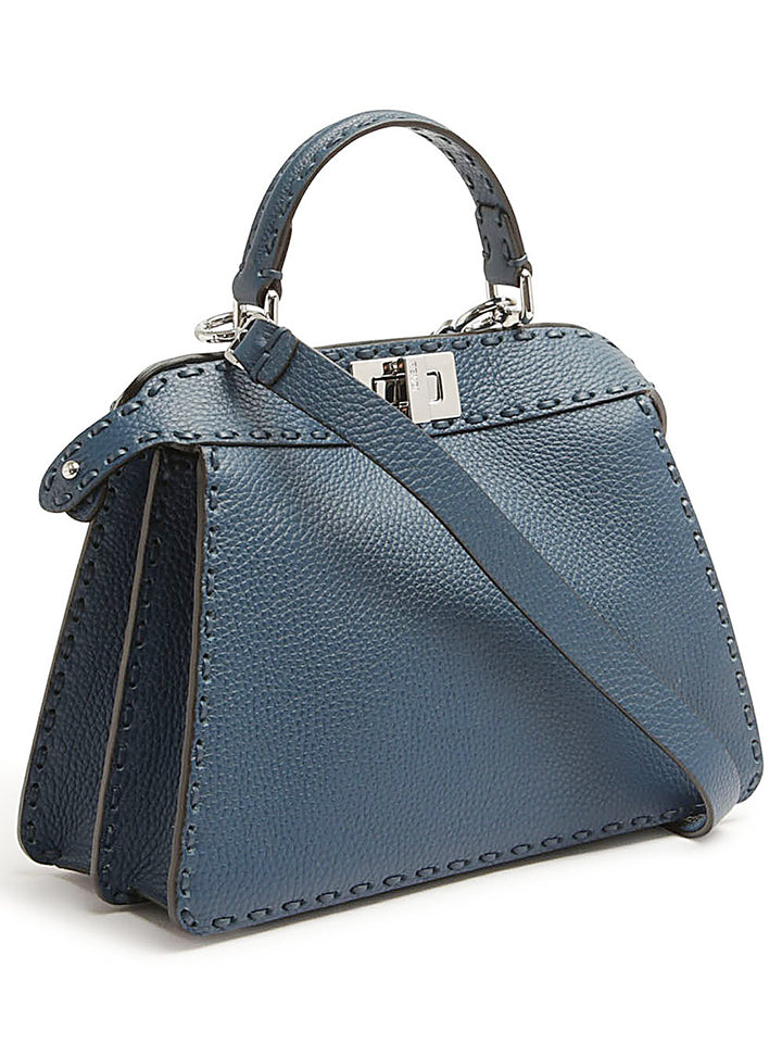 Fendi  Peekaboo ISeeU Medium Selleria
Borsa in Selleria blu cobalto con 722 impunture fatte a mano