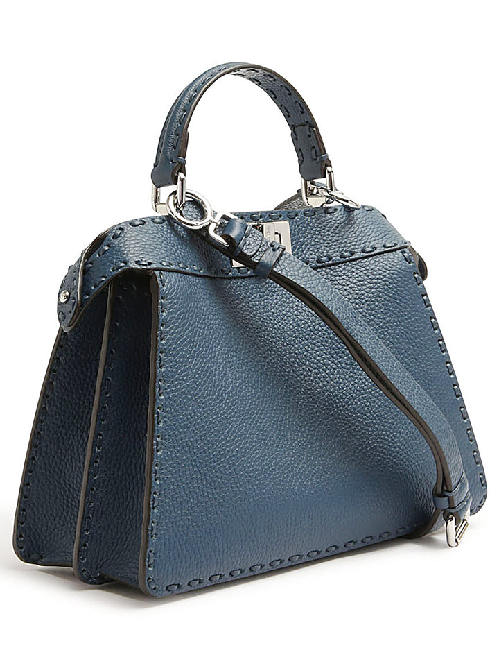 Fendi  Peekaboo ISeeU Medium Selleria
Borsa in Selleria blu cobalto con 722 impunture fatte a mano