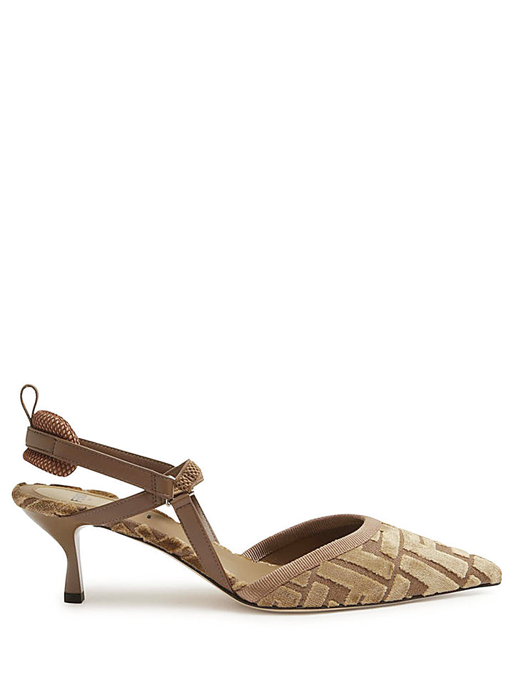 Fendi Colibrì Lite
Slingback tacco medio in velluto jacquard FF cammello