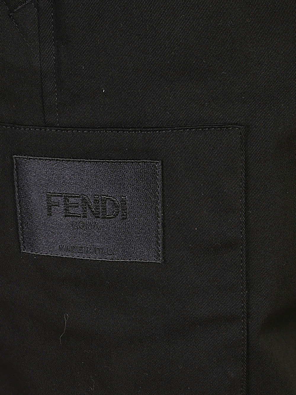 Pantaloni
Pantaloni in gabardina nera