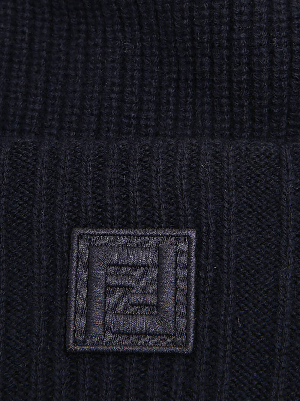 Beanie
Cappello in lana e cashmere blu