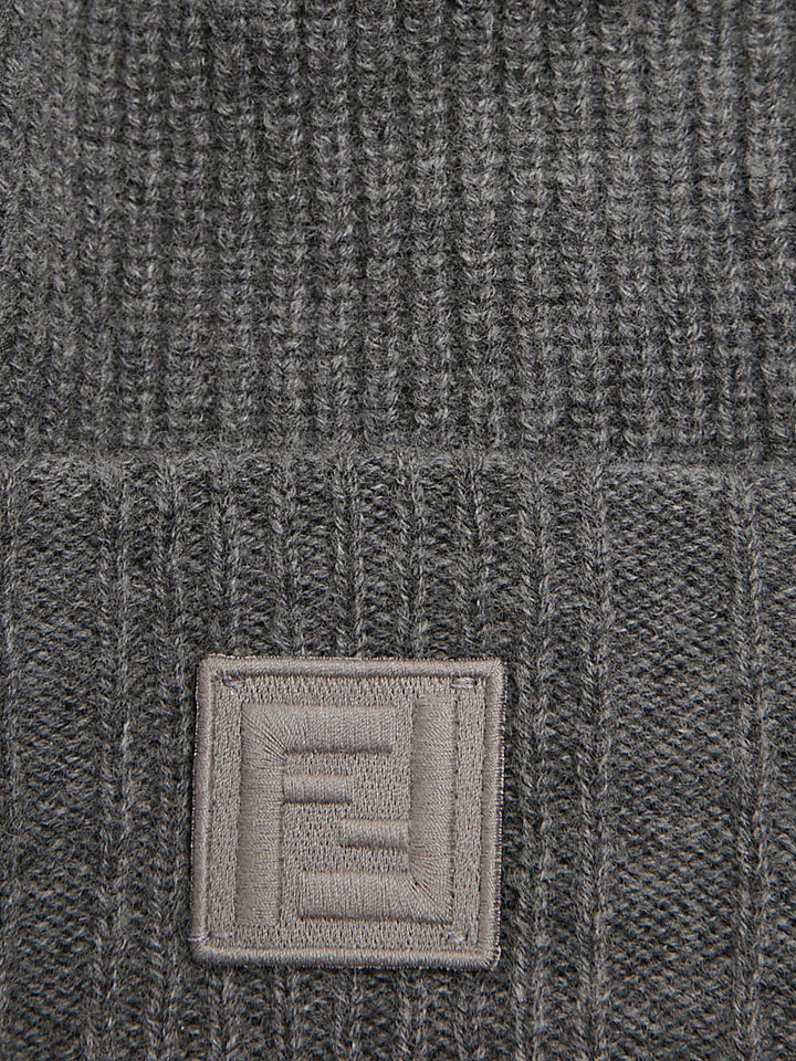 Beanie
Cappello in lana e cashmere grigio