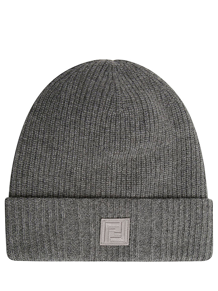 Beanie
Cappello in lana e cashmere grigio