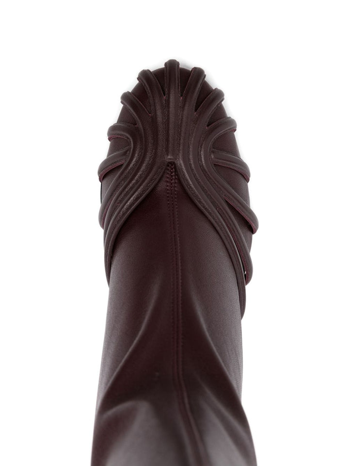 Alevì
Stivaletto con tomaia in pelle di agnello bordeaux
