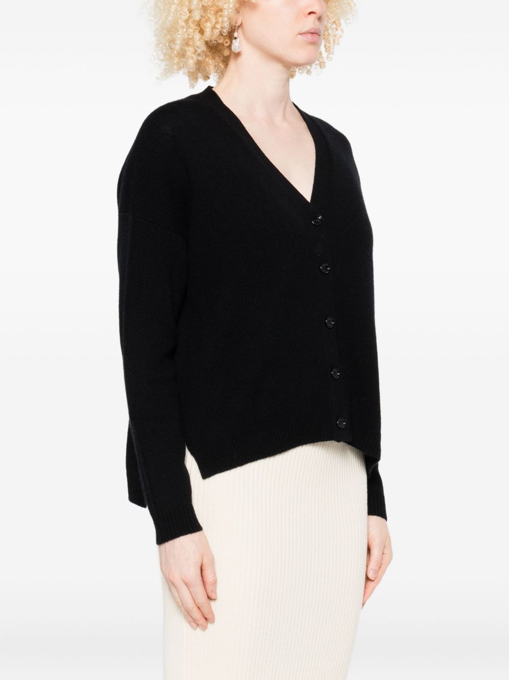 Allude

Black cashmere sweater with V-neck