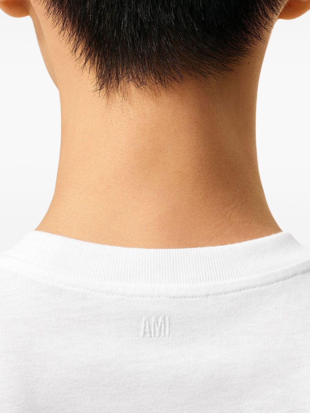 AMI Paris
T-shirt in cotone biologico con ricamo a cuore