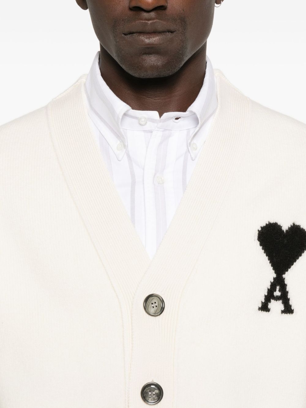 Ami Paris

Cardigan bianco
