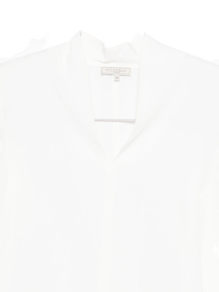 Antonelli
Camicia con scollo a V