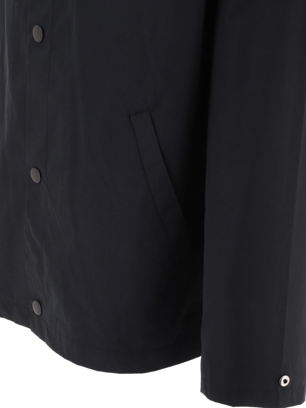 A.P.C. Overshiert in colore nero con logo ricamato sul petto