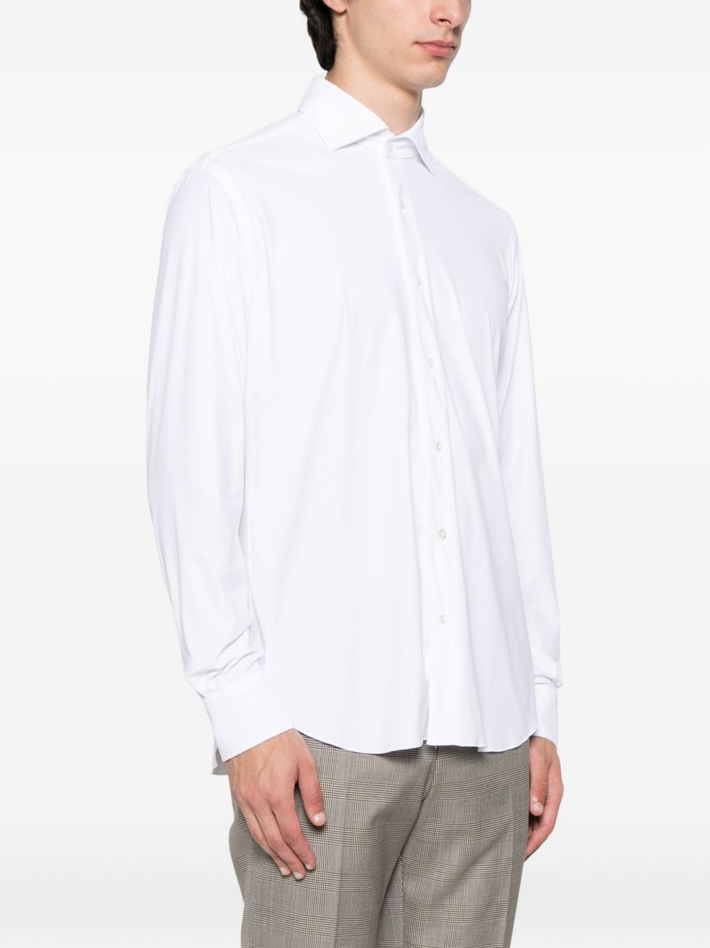 Barba
Camicia a maniche lunghe