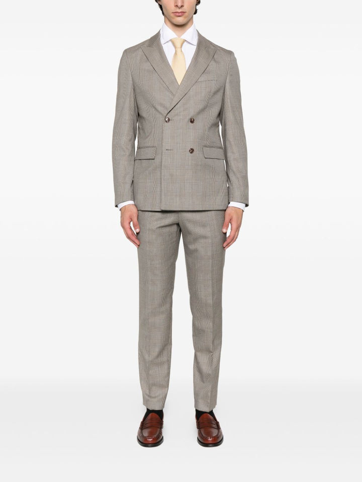 Barba
Camicia a maniche lunghe
