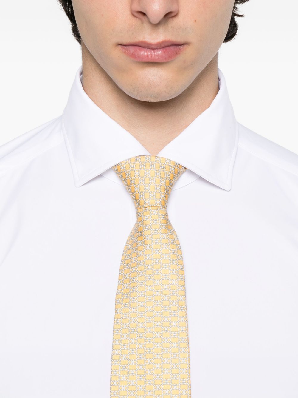 Barba
Camicia a maniche lunghe