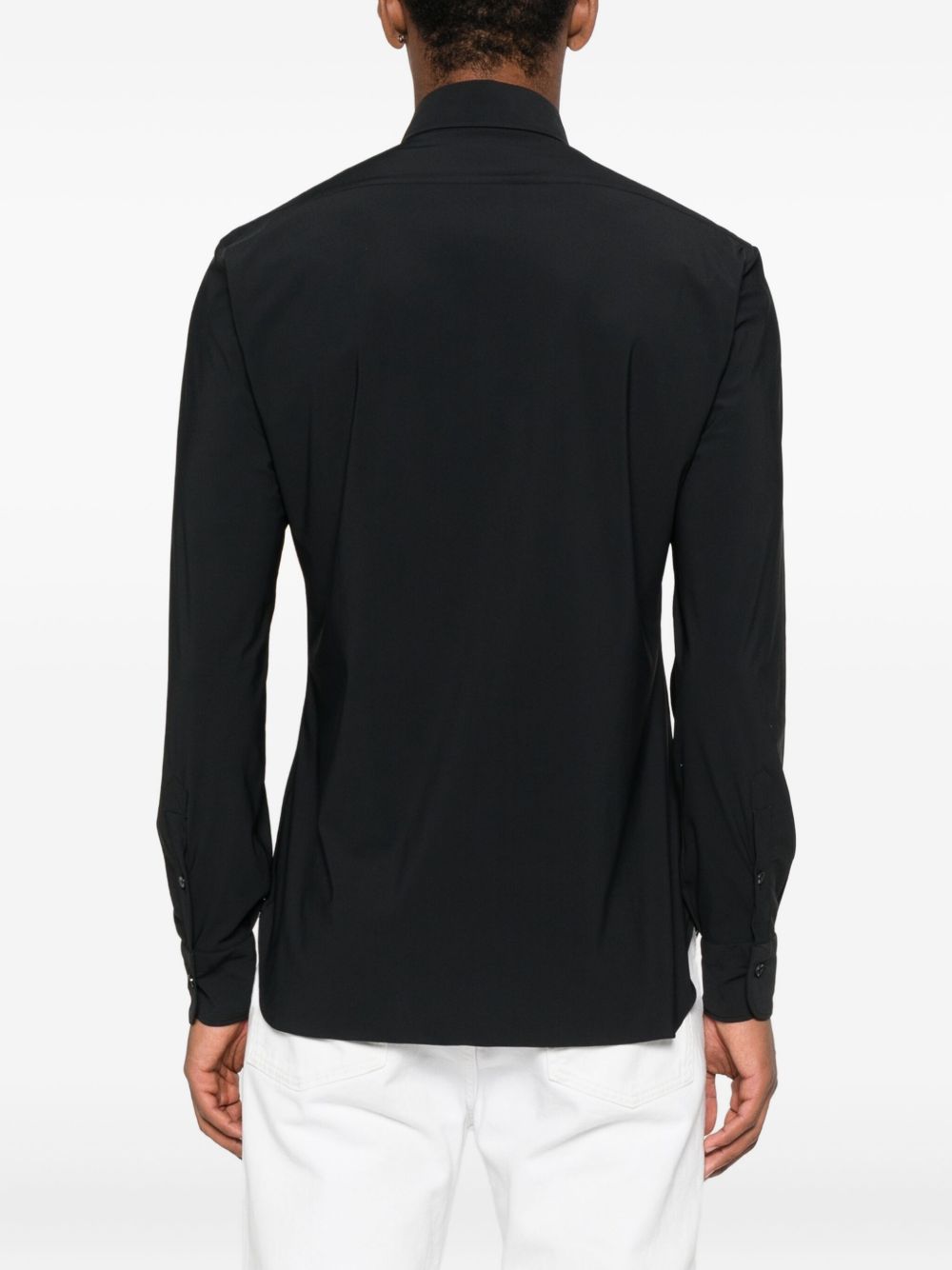 Barba
Camicia a maniche lunghe