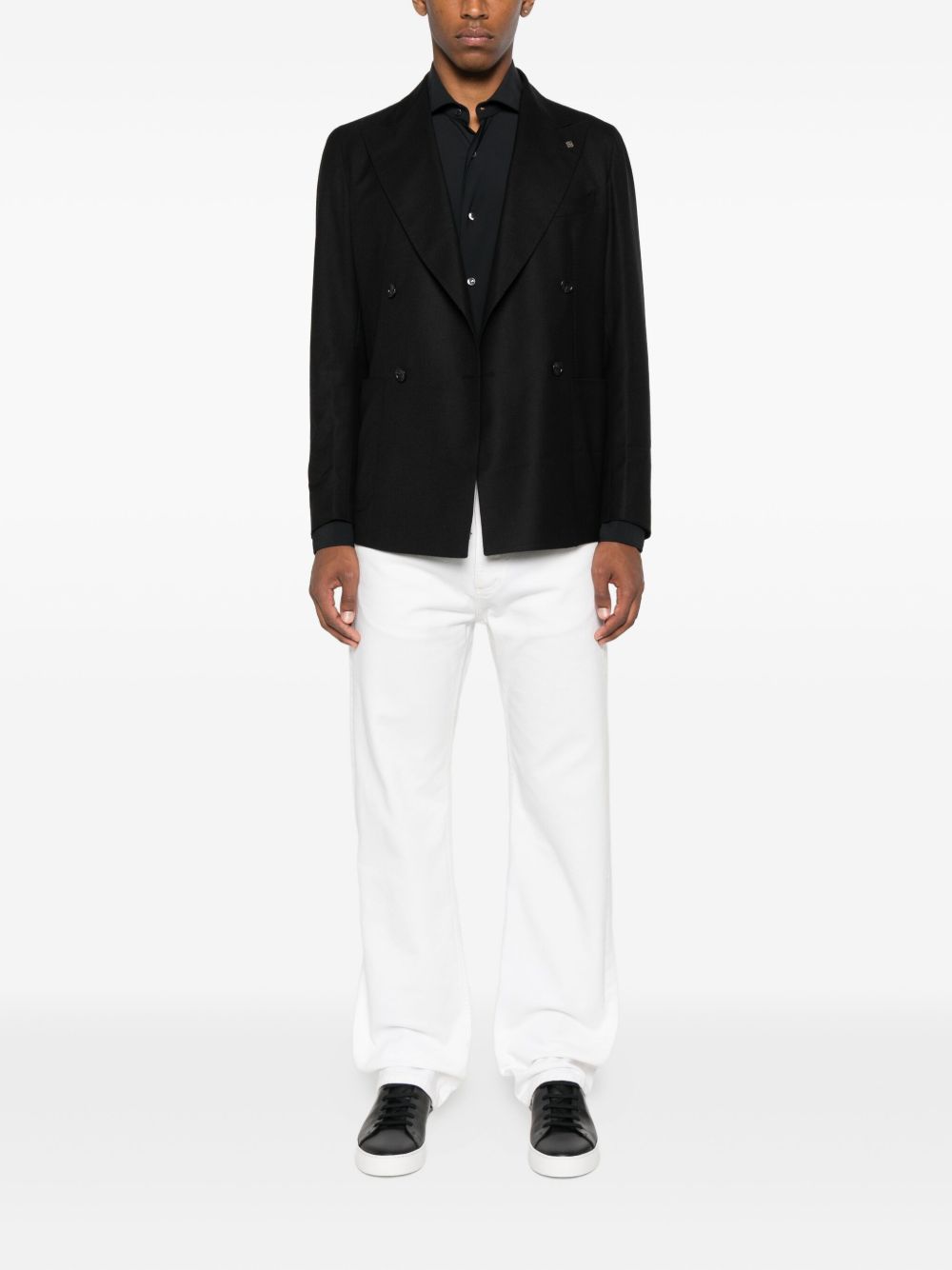 Barba
Camicia a maniche lunghe