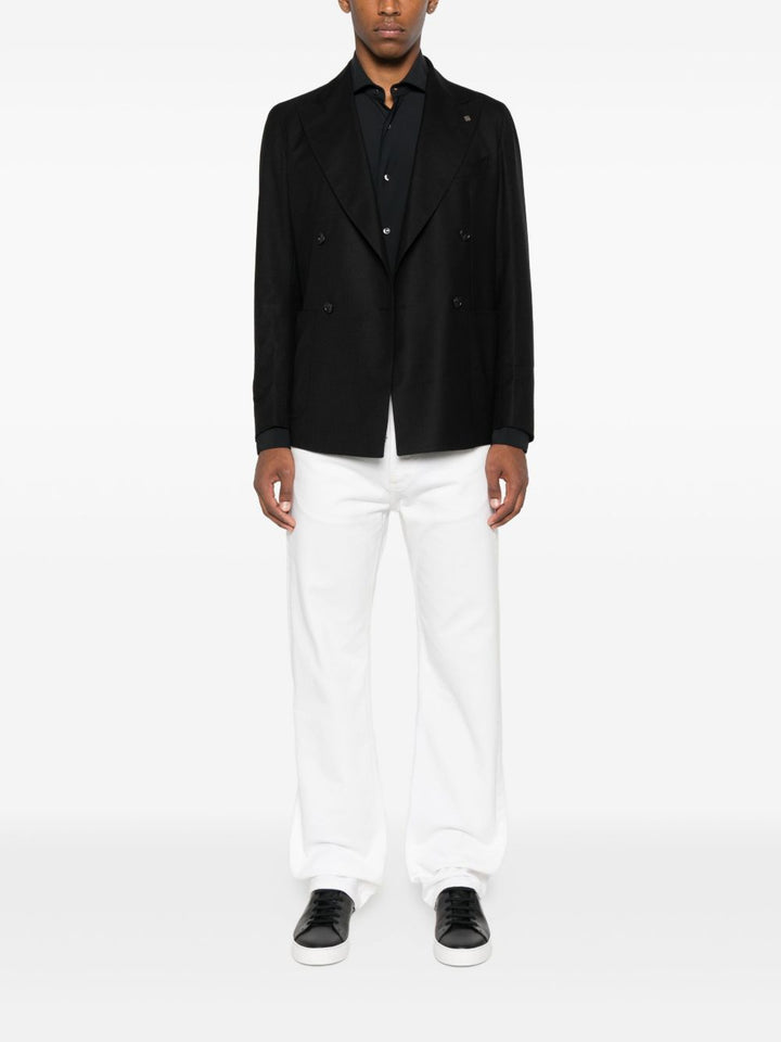 Barba
Camicia a maniche lunghe