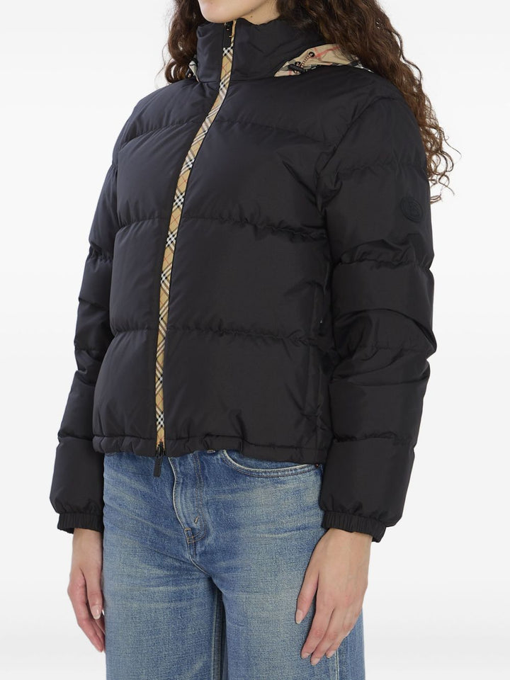 Burberry
Piumino nero con motivo a quadri