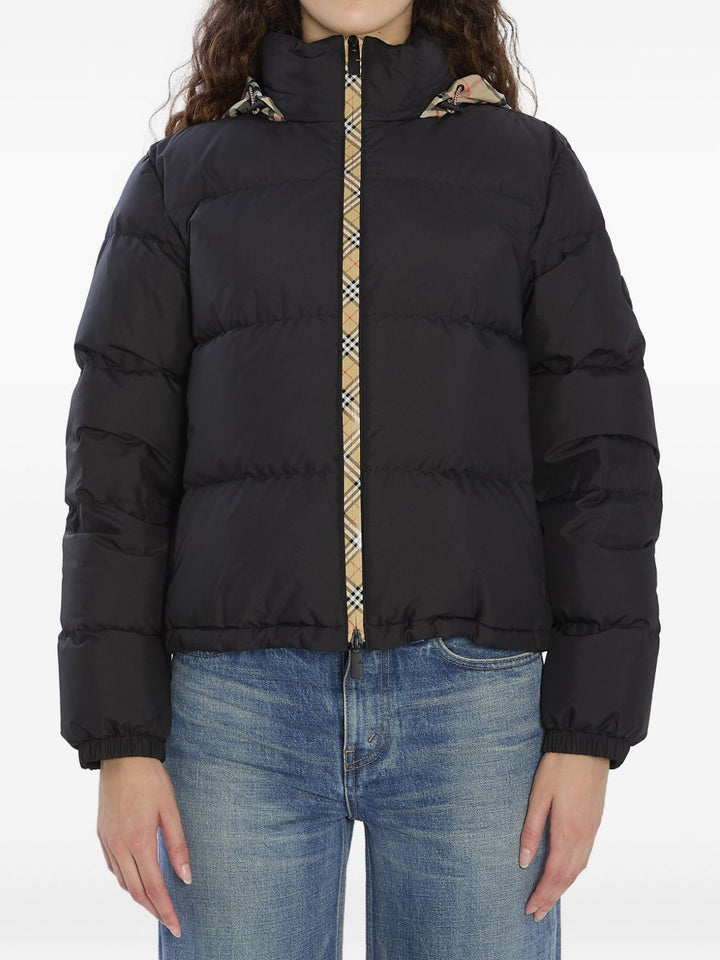 Burberry
Piumino nero con motivo a quadri