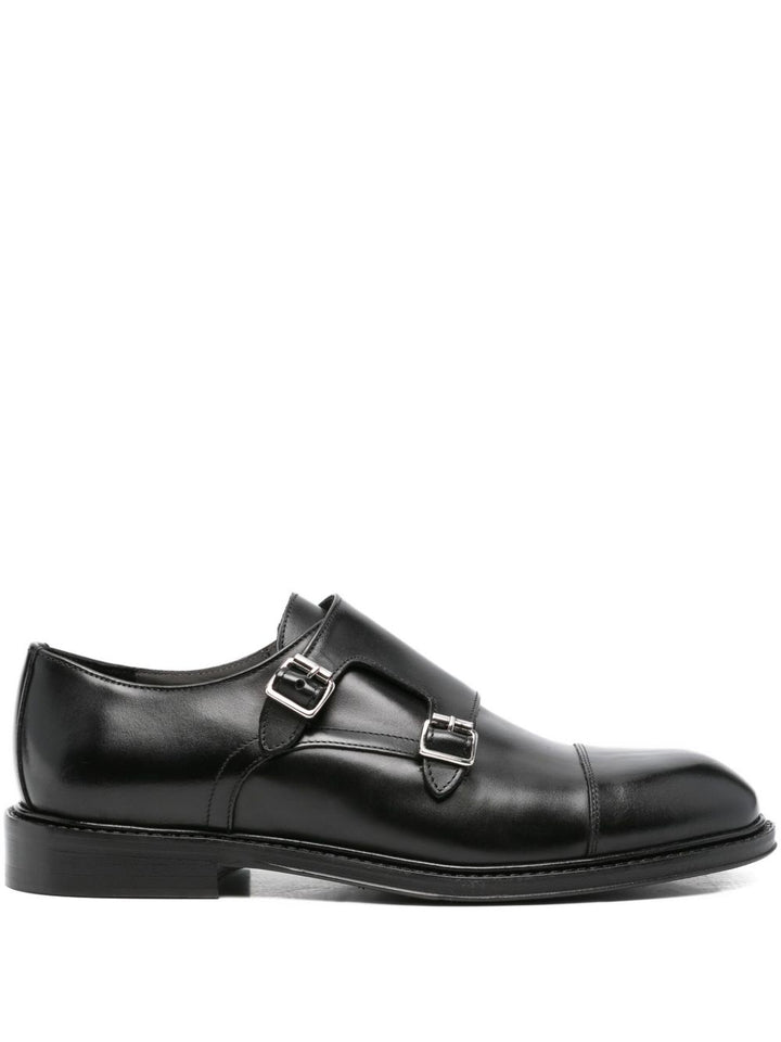 Corneliani
Scarpa in pelle nera con doppia fibbia