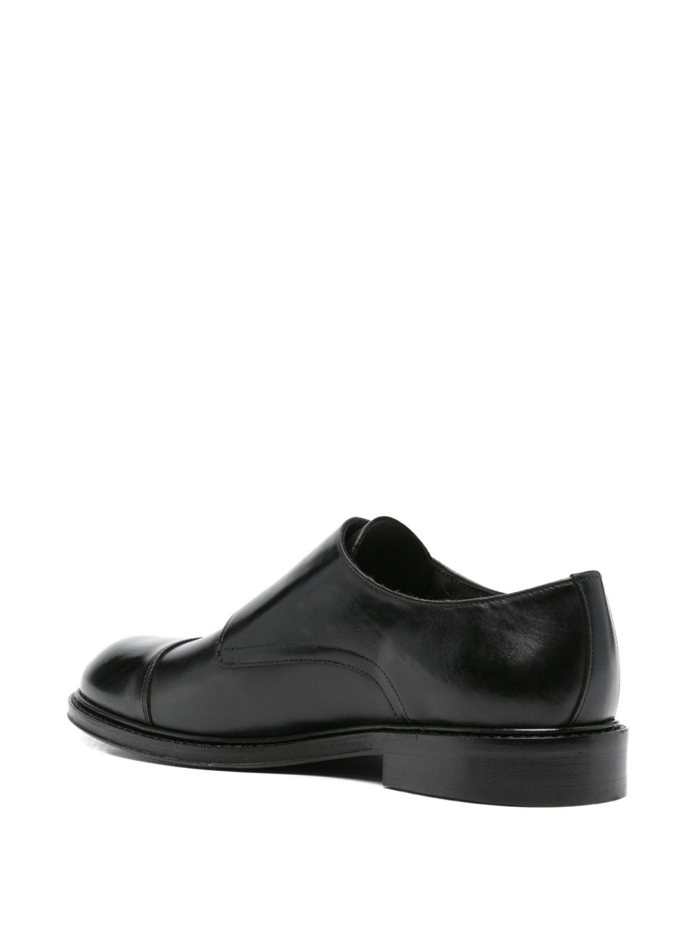 Corneliani
Scarpa in pelle nera con doppia fibbia