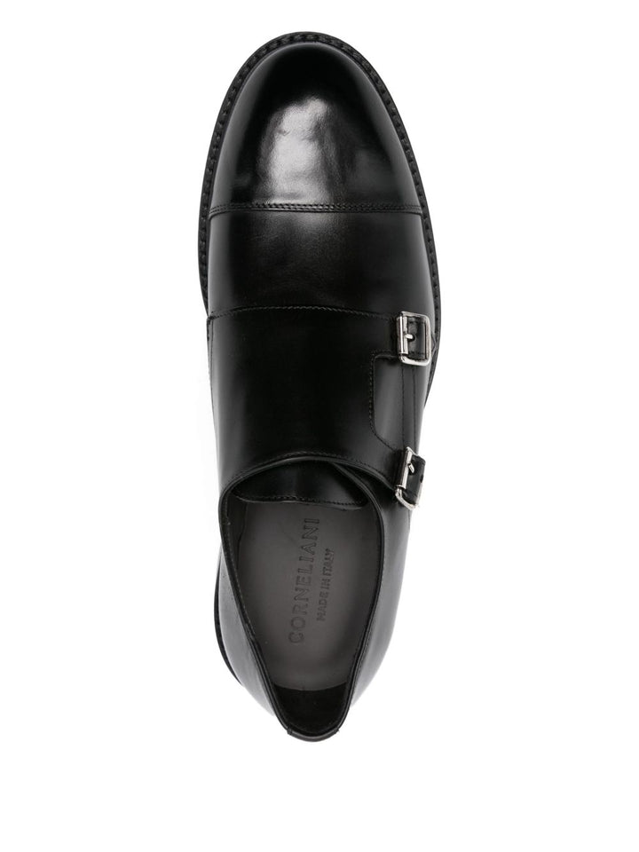 Corneliani
Scarpa in pelle nera con doppia fibbia