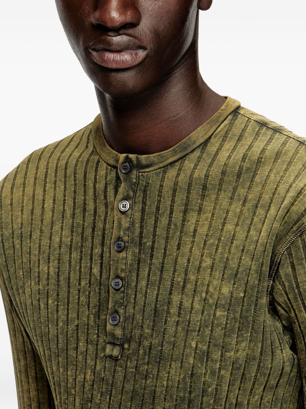 Diesel
T-shirt con bottoni