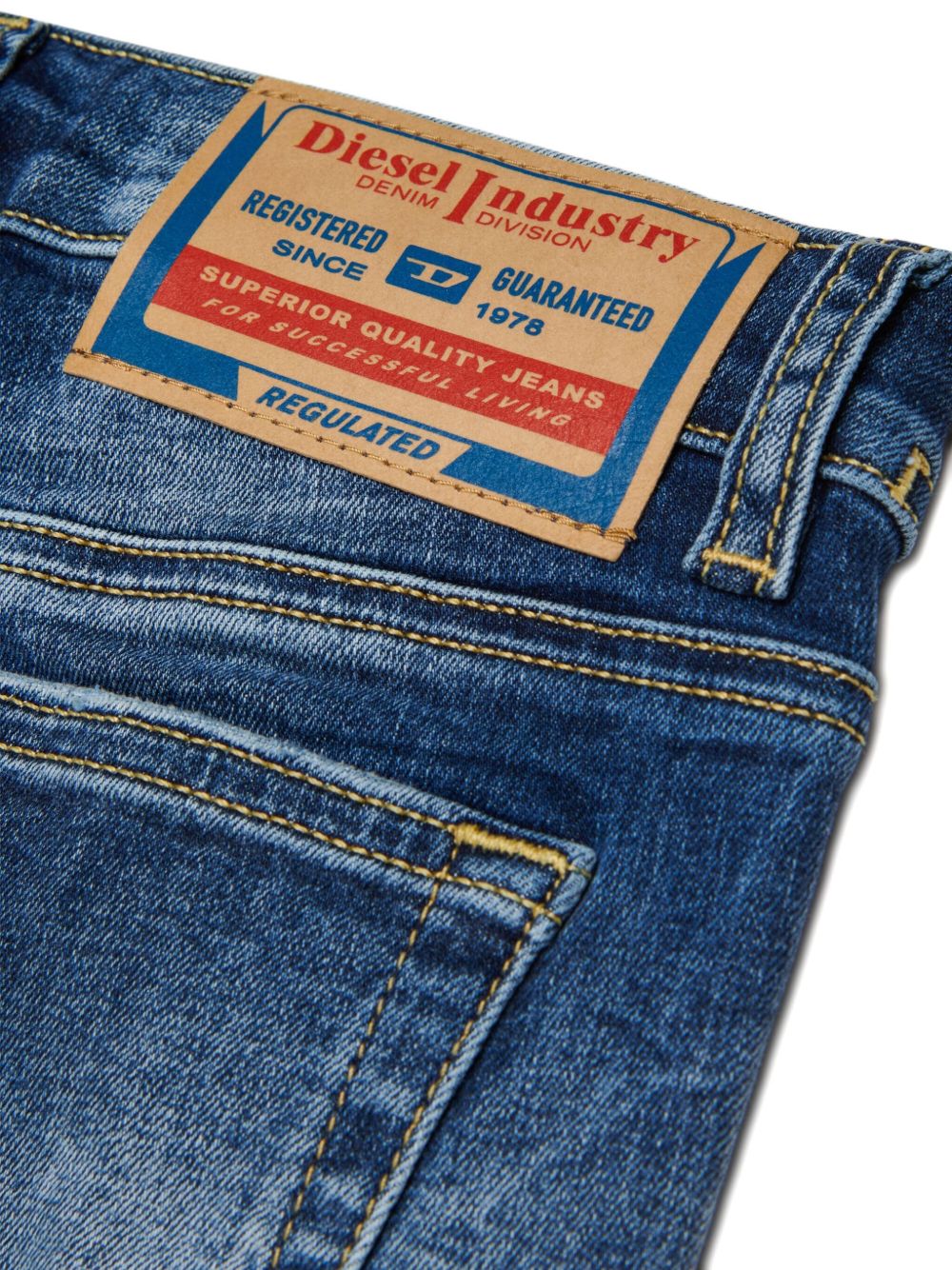 Diesel Kids
Jeans con effetto schiarito