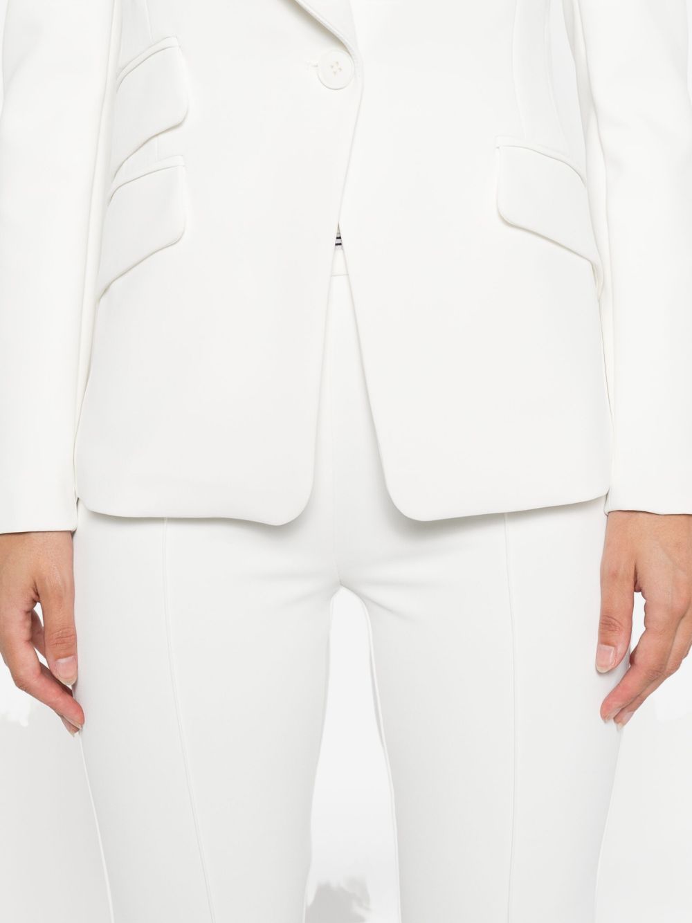 Elisabetta Franchi
Completo con revers a scialle
