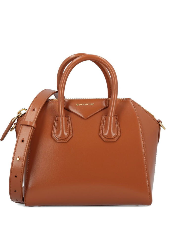 Givenchy
Borsa Antigona in pelle Box