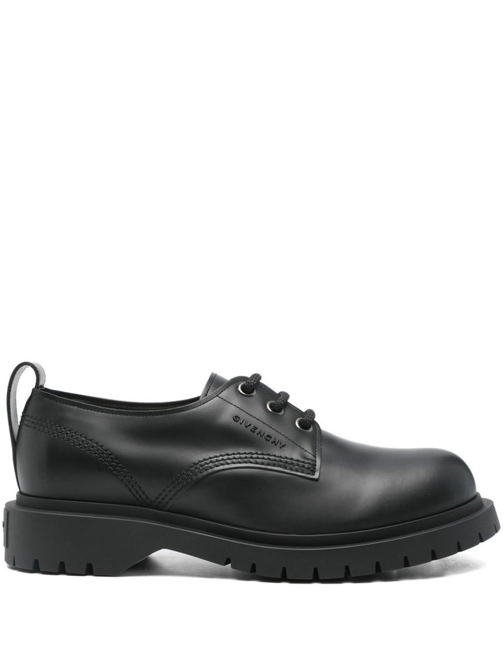 Givenchy
Scarpe Derby in pelle nera