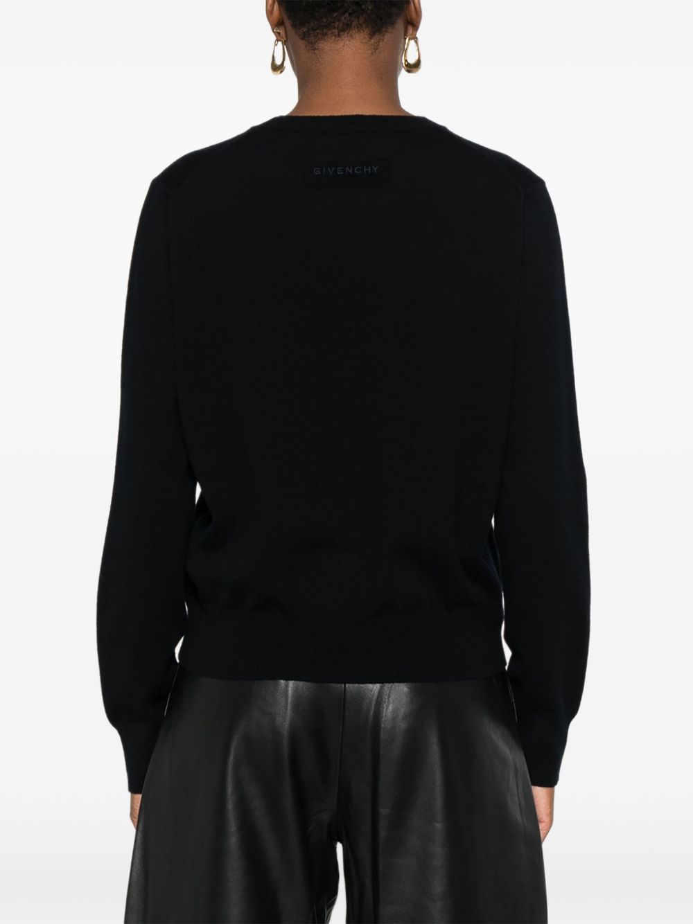 Givenchy
Pullover a maniche lunghe in cachemire.