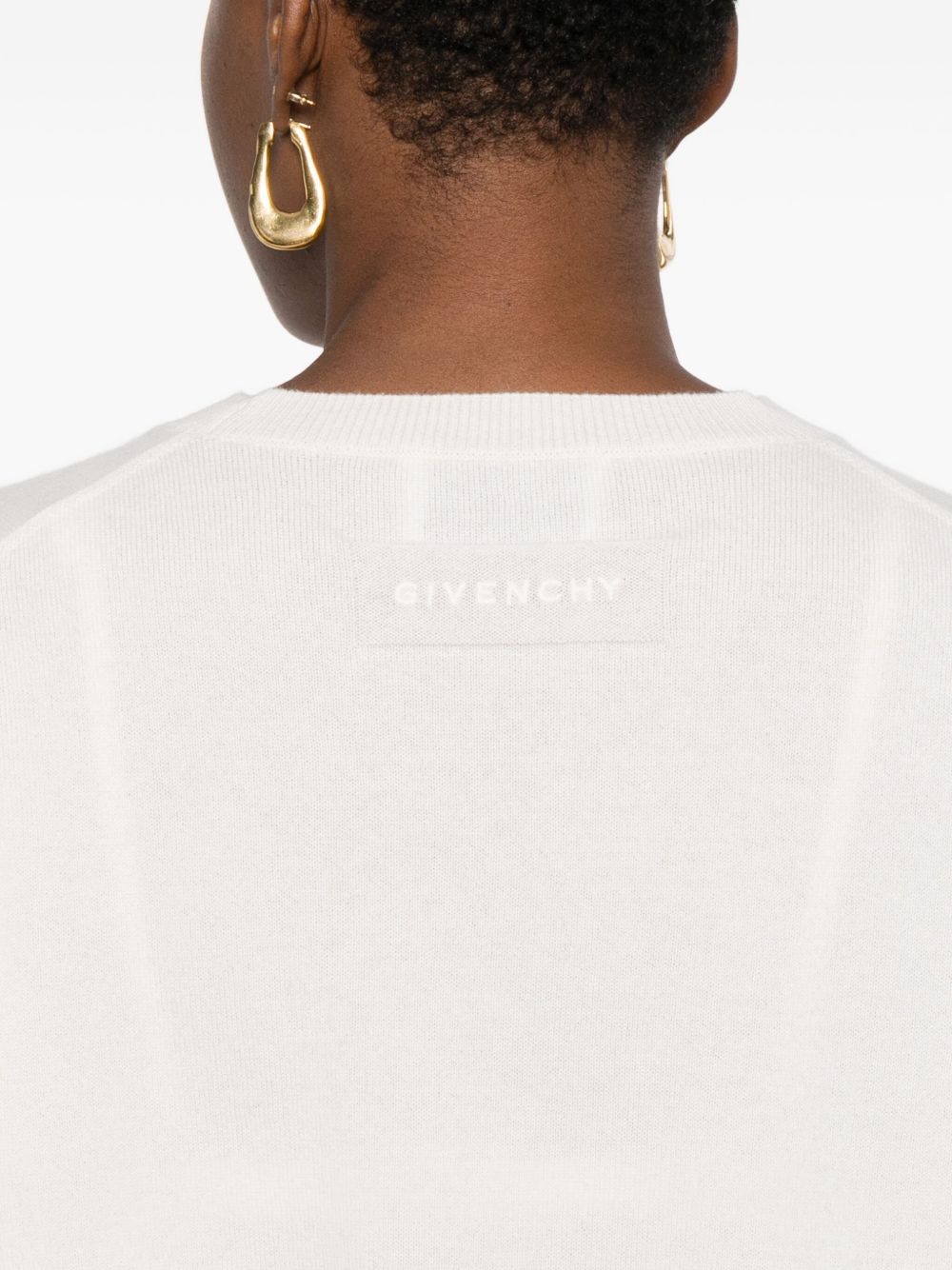 Givenchy
Pullover a maniche lunghe in cachemire.