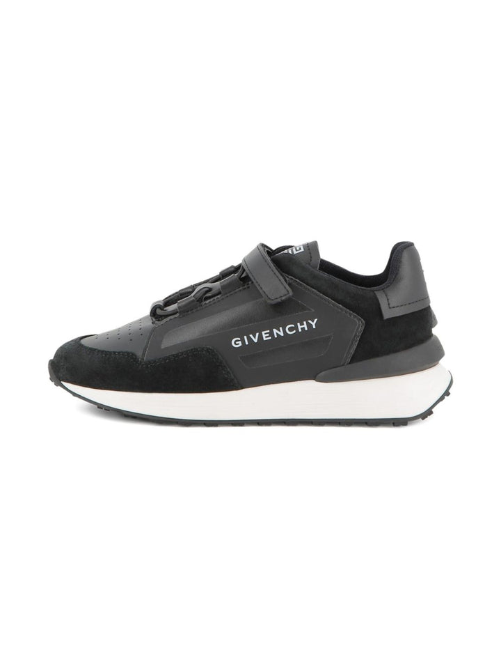 Givenchy Kids
Sneakers con inserti in pelle scamosciata