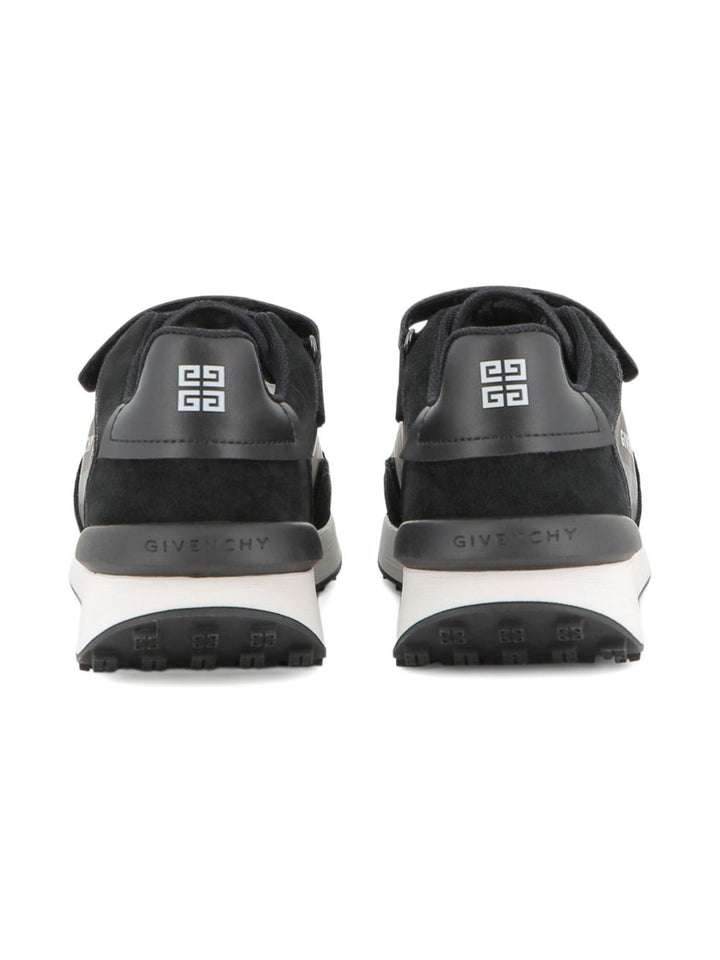 Givenchy Kids
Sneakers con inserti in pelle scamosciata