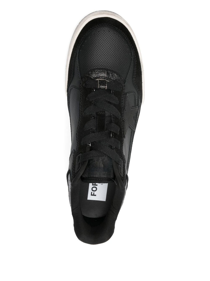 Golden Goose
star-patch trainers