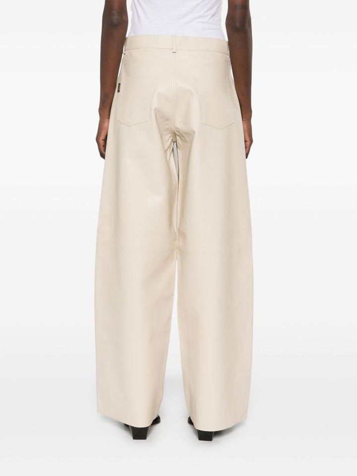 Haikure
Pantaloni classici a gamba larga