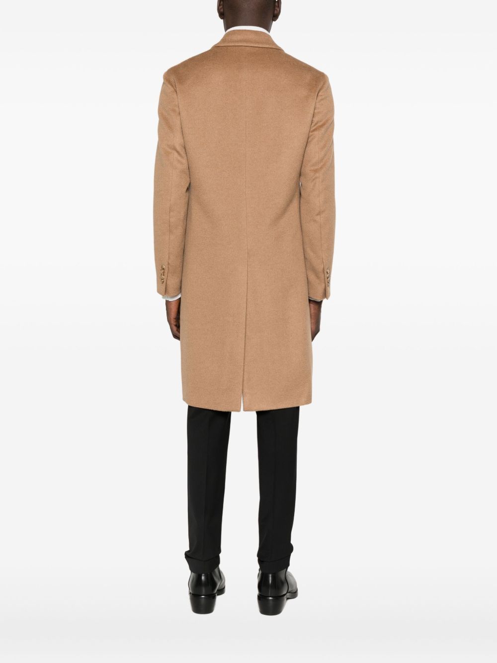 Lardini
Cappotto beige, chiusura doppiopetto