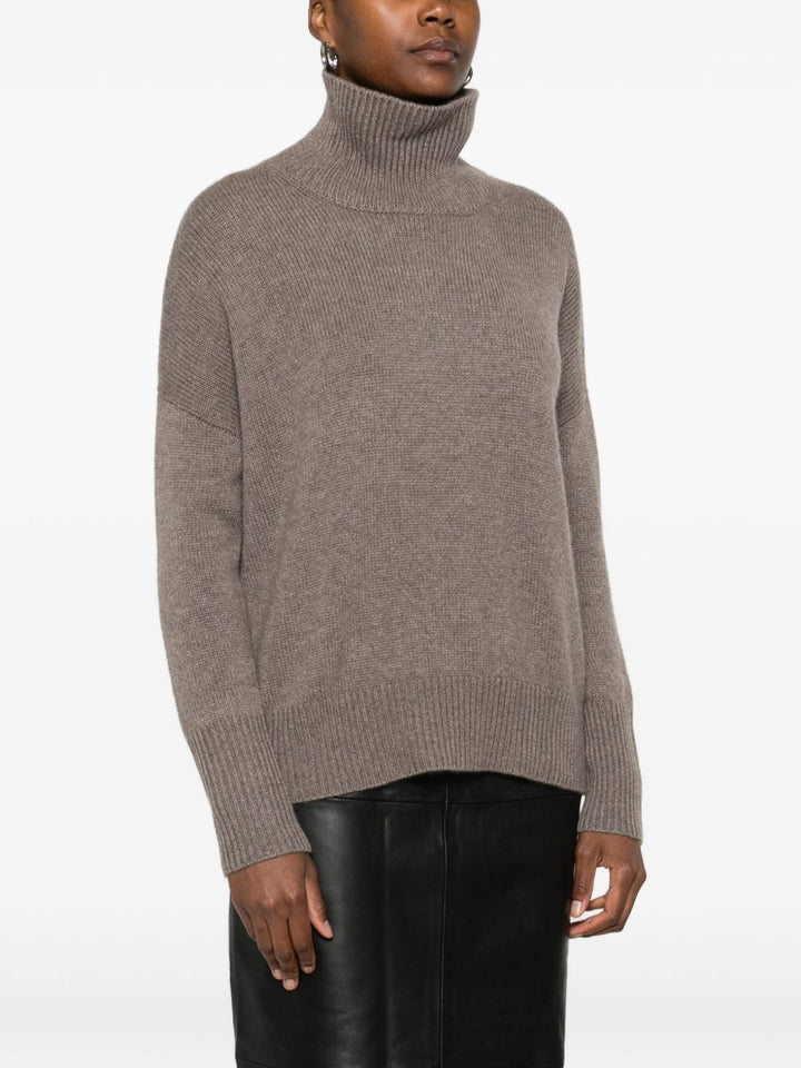 Lisa Yang
Maglione in cashmere color nocciola con collo alto