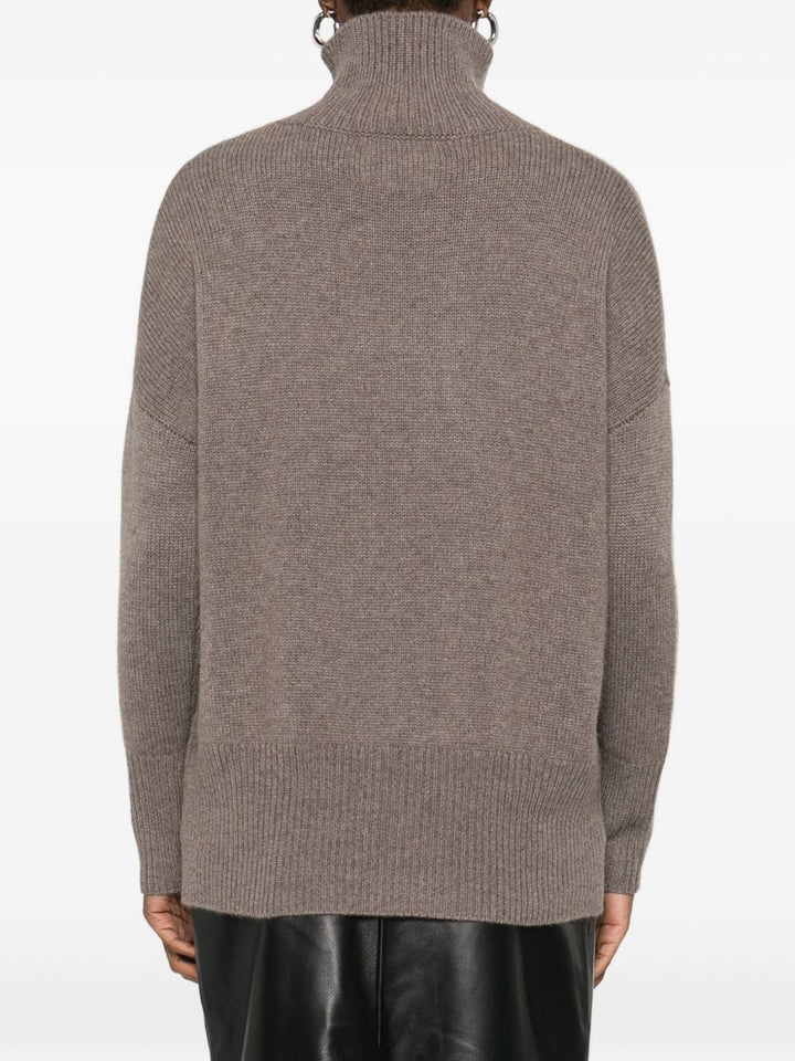 Lisa Yang
Maglione in cashmere color nocciola con collo alto