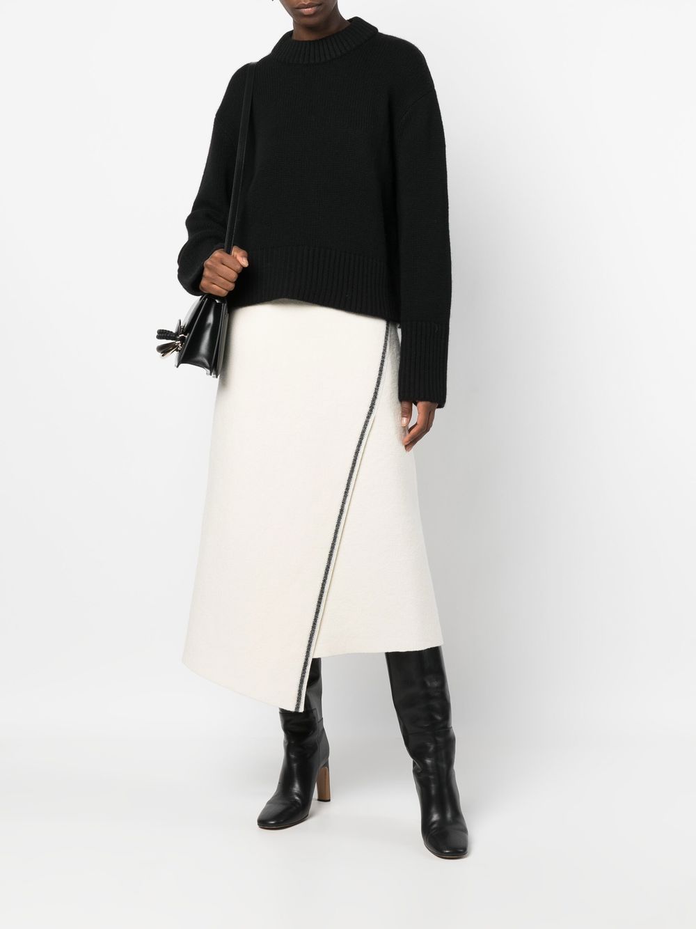 Lisa Yang Maglione in cashmere nero