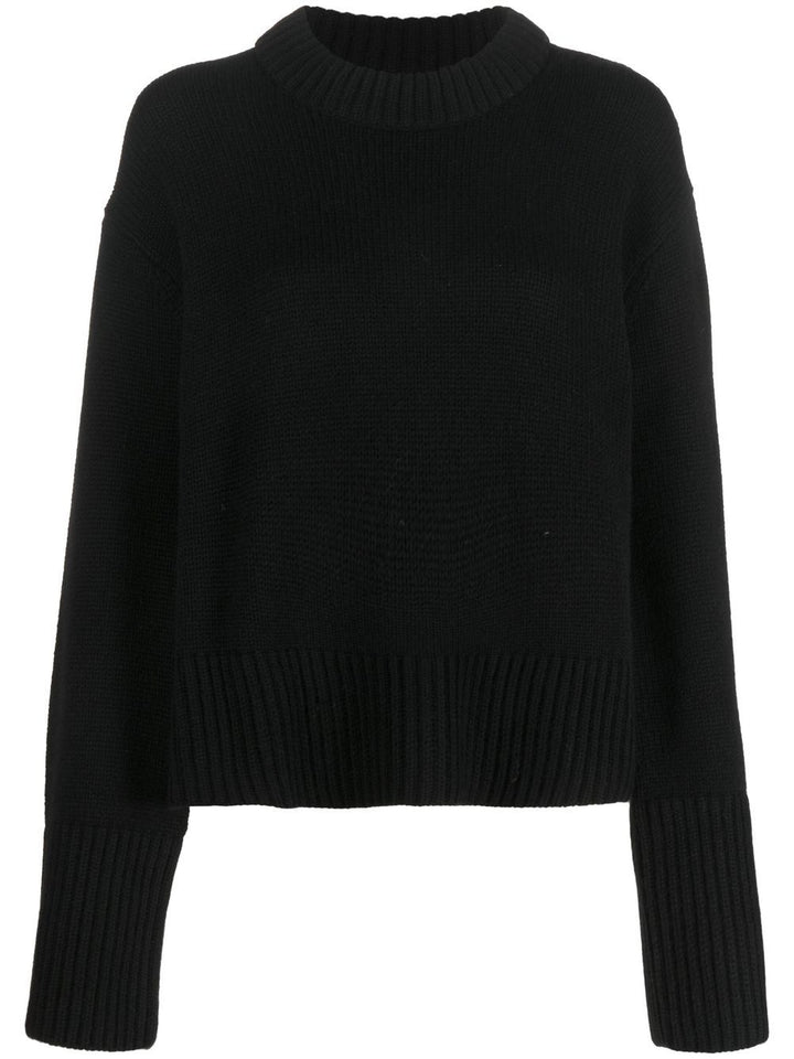 Lisa Yang Maglione in cashmere nero