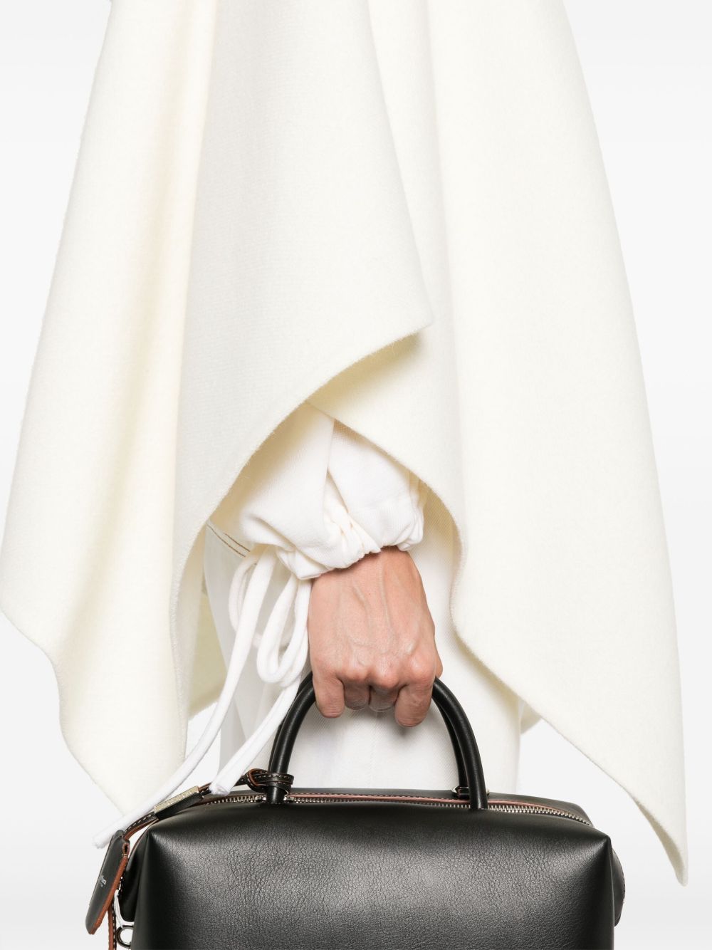 Max Mara
Mantella con applicazione