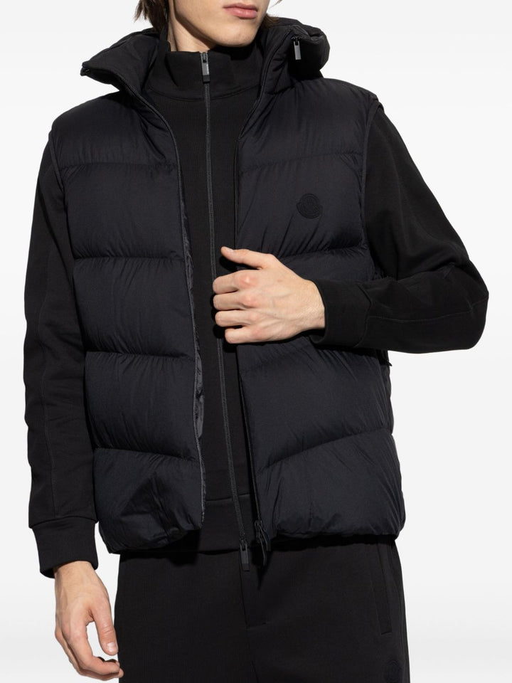 Moncler
Gilet trapuntato con cappuccio