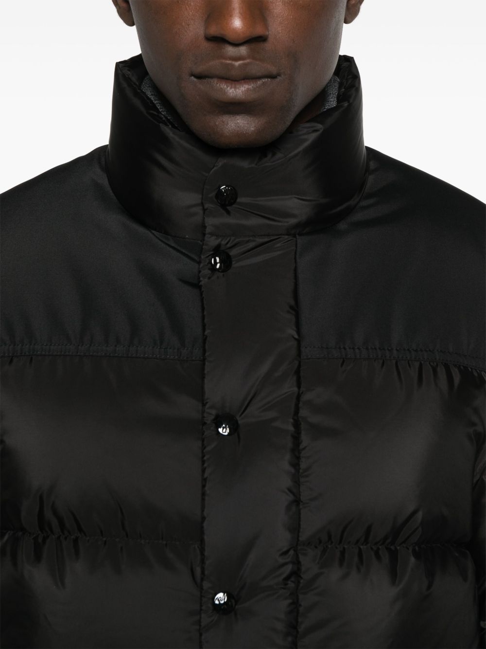 Moncler 
Piumino imbottito nero