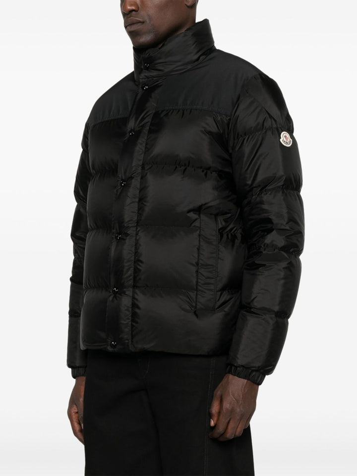 Moncler 
Piumino imbottito nero