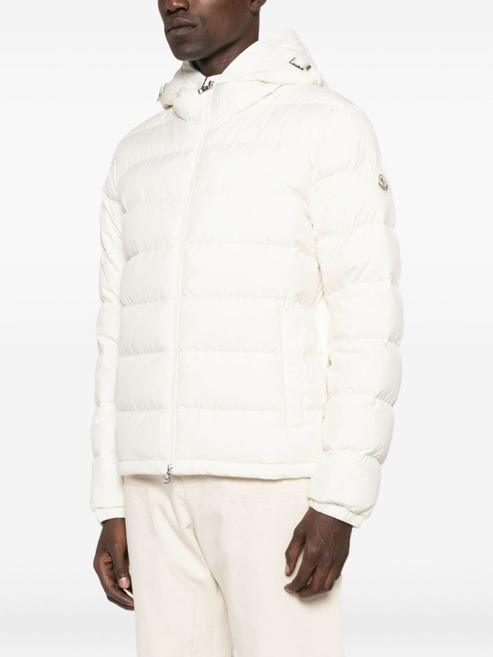 Moncler 
Piumino con cappuccio bianco