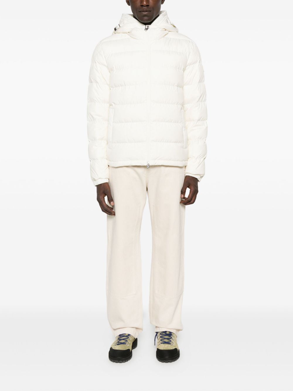 Moncler 
Piumino con cappuccio bianco
