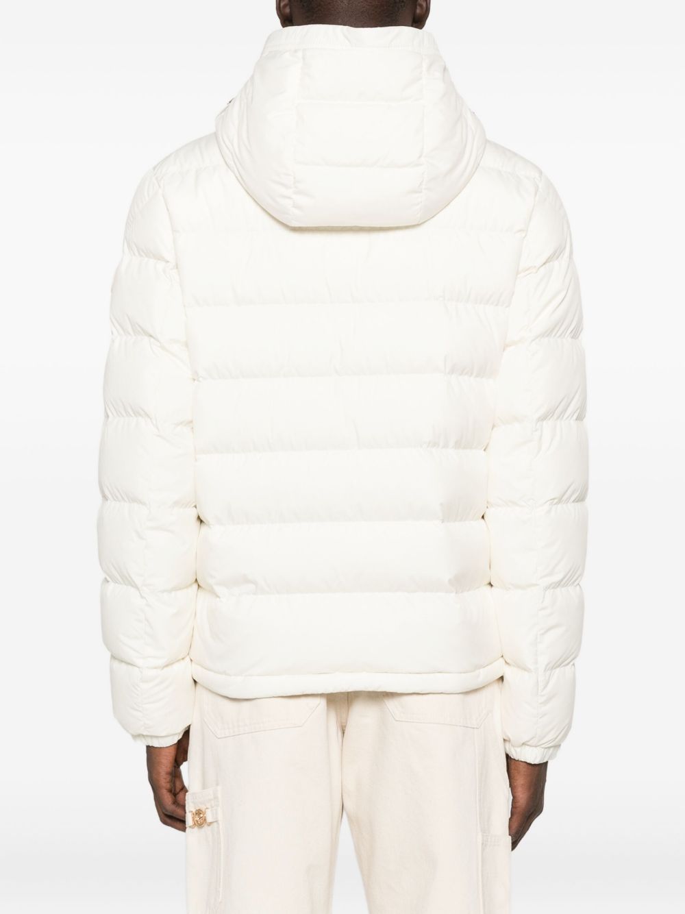 Moncler 
Piumino con cappuccio bianco