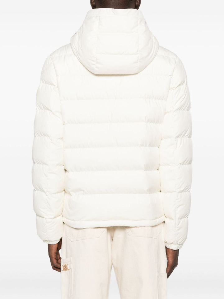 Moncler 
Piumino con cappuccio bianco